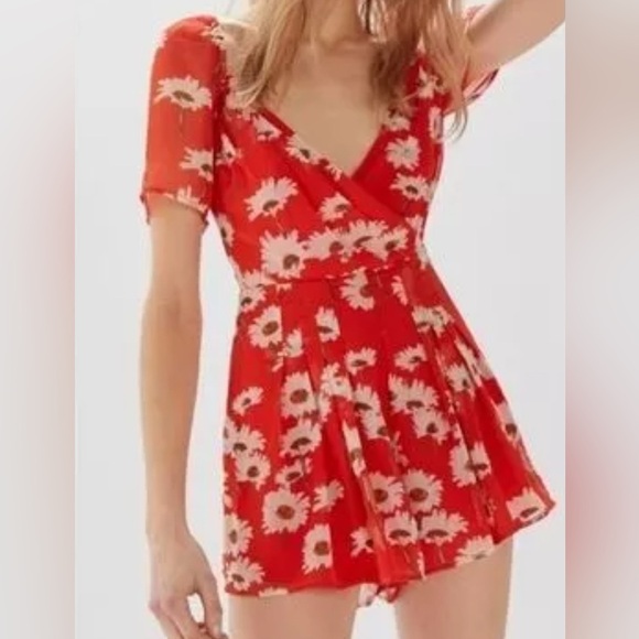 🤎 Urban Outfitters Lula Floral Surplice Romper - Picture 3 of 9